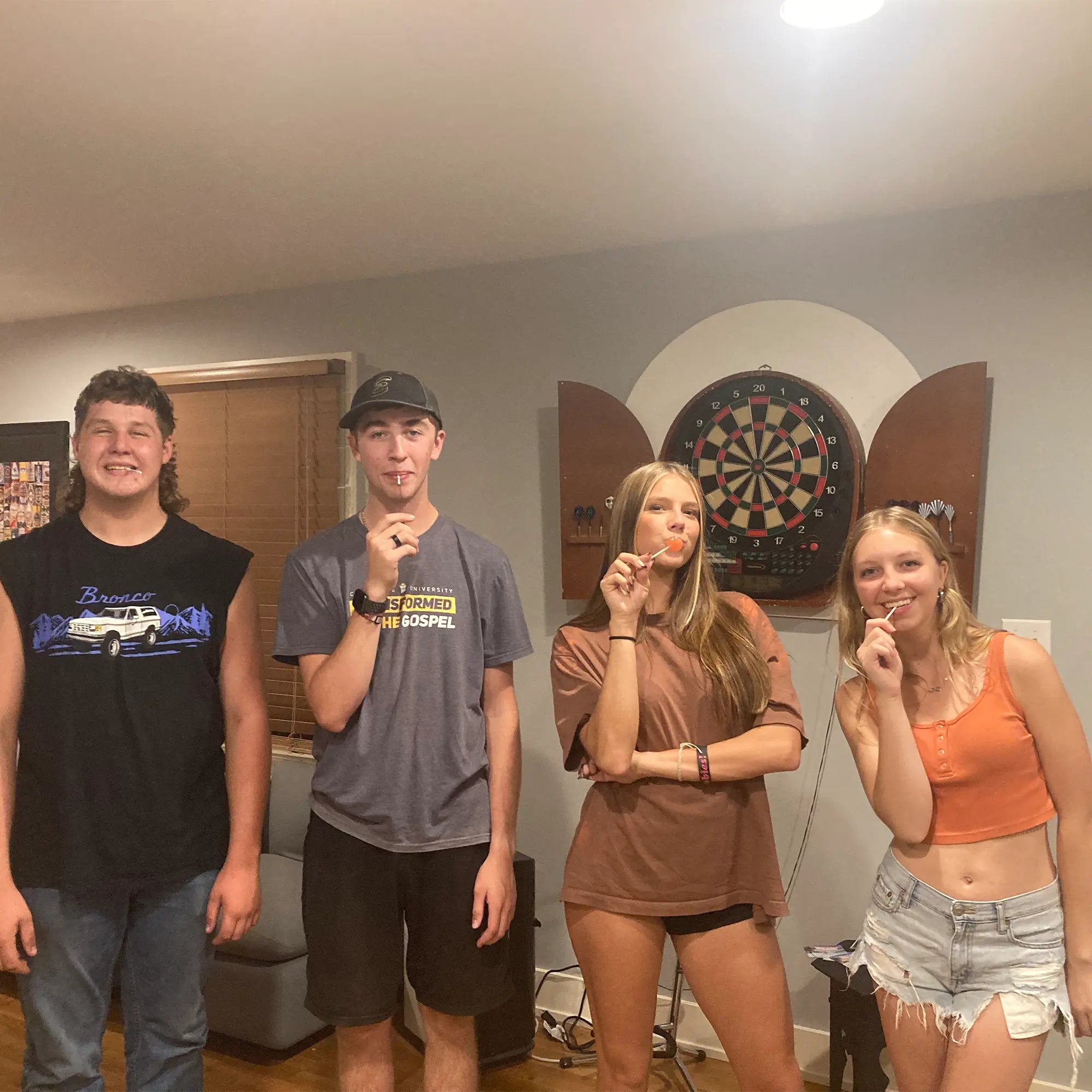 Group of teens eating zollipops.