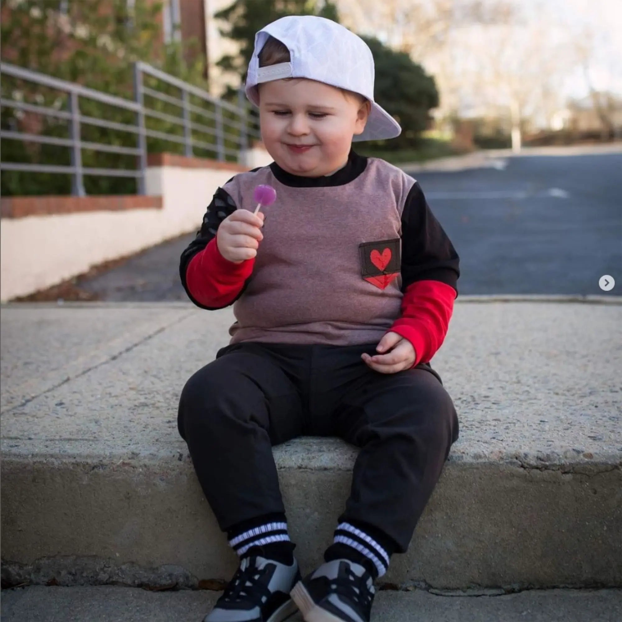 Child with a zollipop.