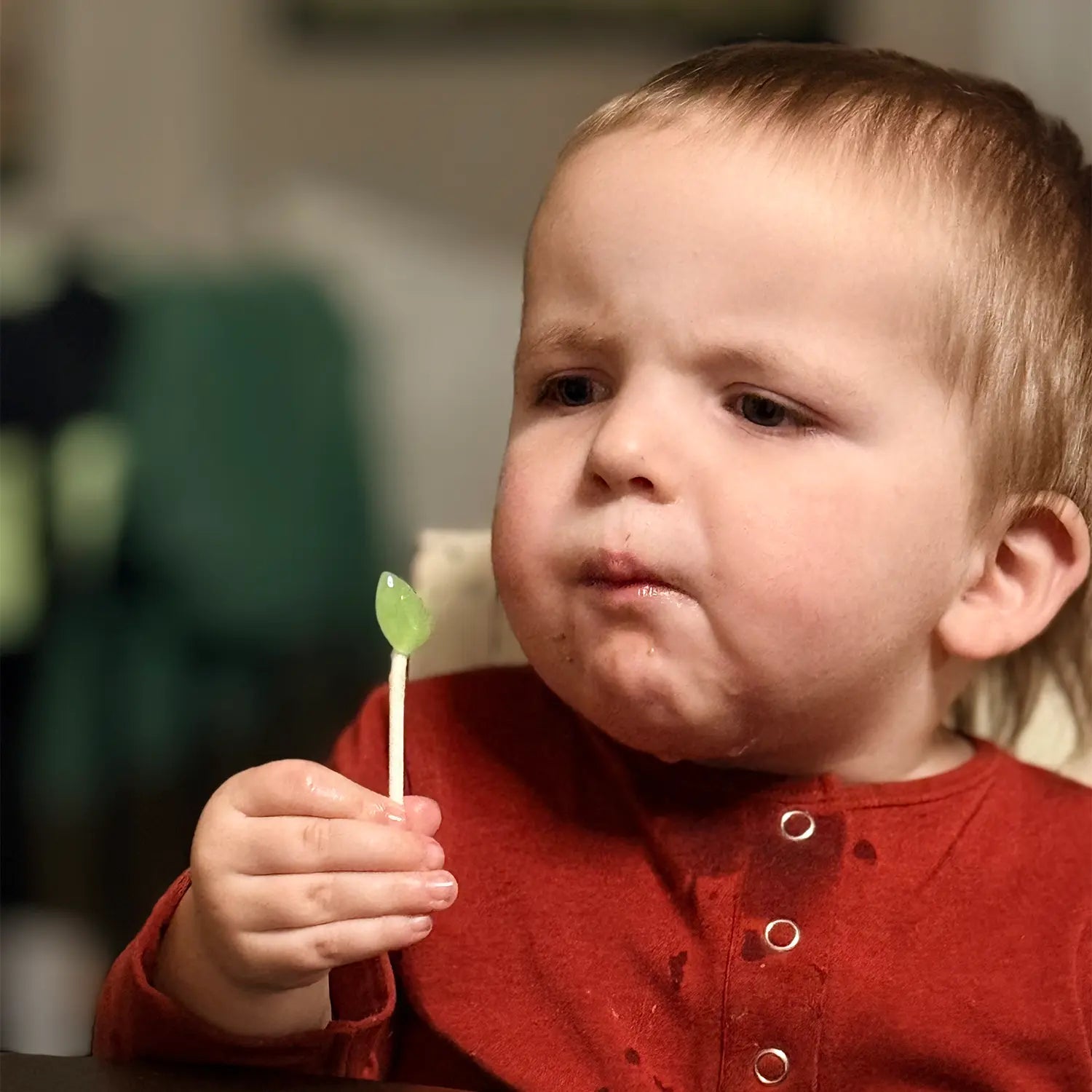 Child eating zollipops.