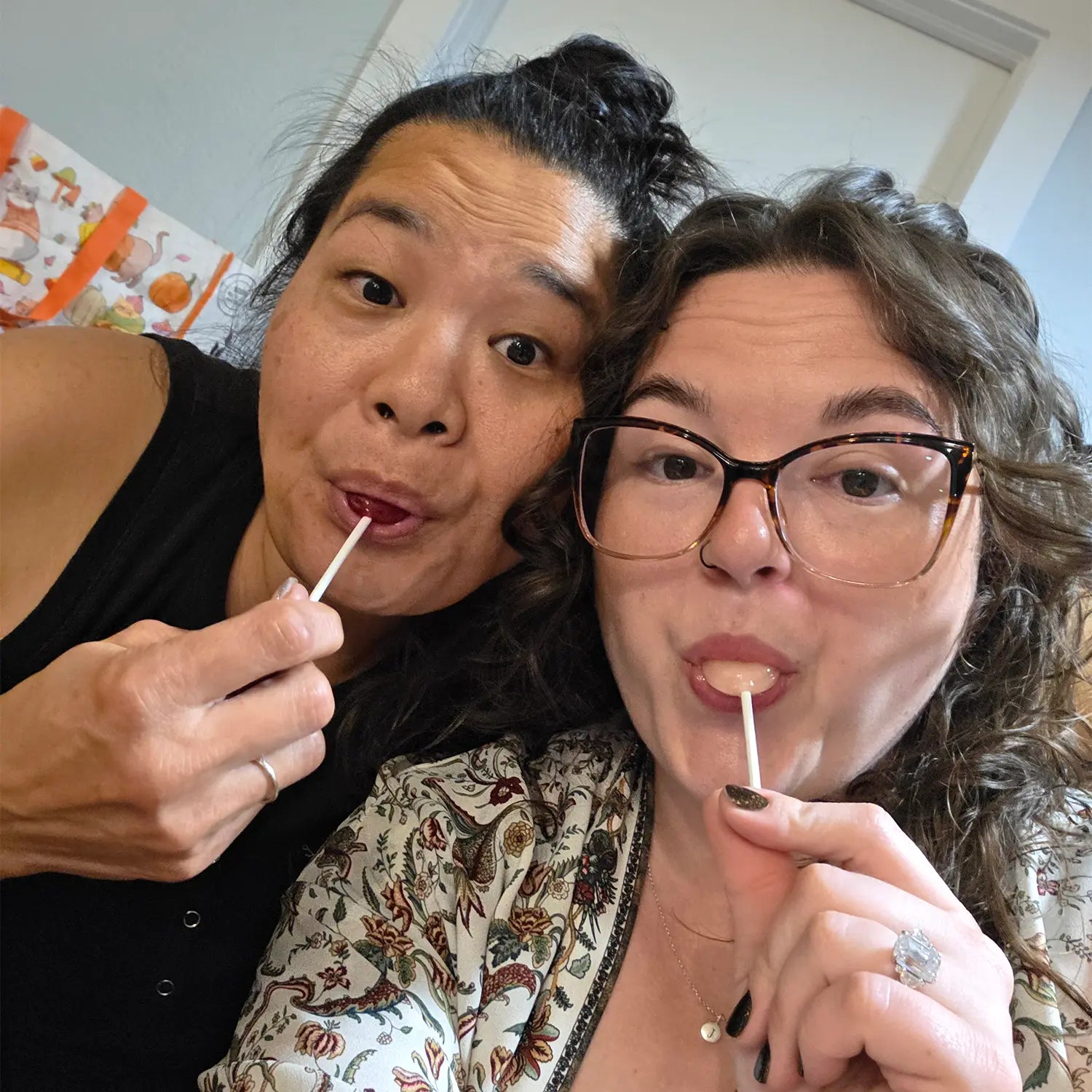 Women eating zollipops.